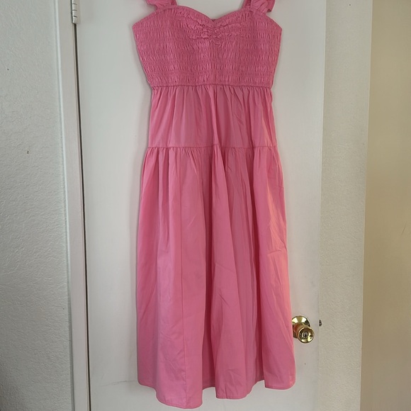 Abercrombie & Fitch - Picture 2 of 5